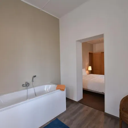 Modern In With Garden, Cleaning Included