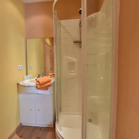 Modern In With Garden, Cleaning Included Holiday home
