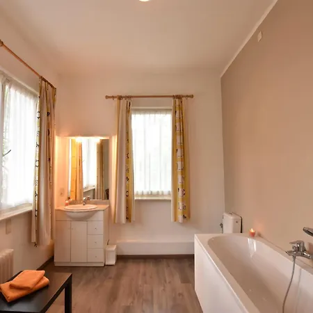 Modern In With Garden, Cleaning Included Holiday home *