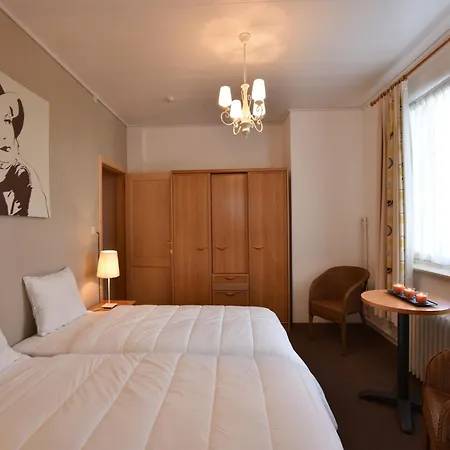 Modern In With Garden, Cleaning Included *