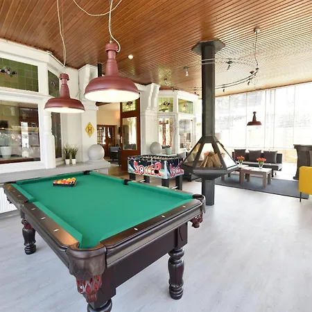 Modern In With Garden, Cleaning Included