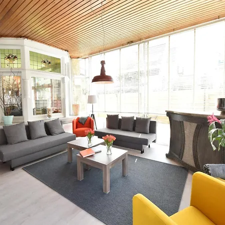 Modern In With Garden, Cleaning Included *